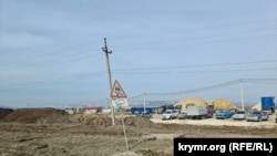 Поблизу Грушівки розгорнули будівельне містечко шляховиків. Крим, березень 2025 року