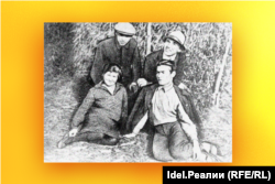 Участники этнографической экспедиции. Деревня Малиновка, Вавожский ёрос (район) Вотской автономной области. Фото 1926 года. Кузебай Герд — первый справа во втором ряду