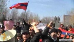 Տարբեր ԲՈՒՀ-երի ուսանողներ դուրս են եկել դասադուլի