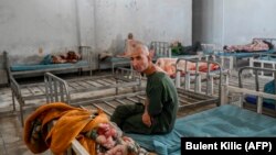 معتادینی که در یک مرکز درمان اعتیاد بستری شده اند