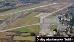 Сухумский аэропорт, архивная фотография