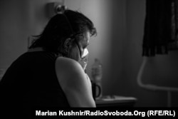 Кисень. Те, що потребують усі. В 12-й міській клінічній лікарні більшість людей потребують кисню. Нині на всю лікарню підготовлено 500 ліжок. З них 88% обладнані подачею кисню. Кисень – це життя. У Києві лікарні споживають до 35 тонн кисню щодоби.