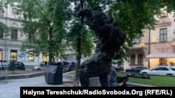 Ініціатором цієї петиції є громадська діячка зі Львова, мисткиня Наталія Криничанка