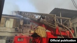 ӨКМдин өрт өчүрүүчү машинеси. Иллюстрациялык сүрөт.