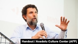 Ишкер, филантроп жана укук коргоочу Осман Кавала. Сүрөт качан тартылганы белгисиз.