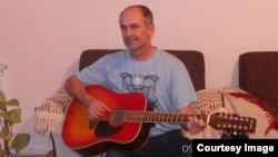 Нохчийн музыкант Дежиев Асланбек.