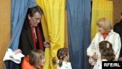 Став партией власти, пропрезидентский блок потерял свободу маневра