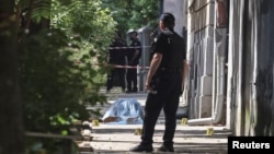 На місці вбивства працюють керівництво обласної прокуратури та Національної поліції, залучено експертів-криміналістів