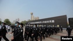 Фоторепортаж: Ухань поступово повертається до звичного життя