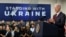 Президент США Джо Байден виступає з промовою про військову допомогу Україні під час візиту на збройний завод Lockheed Martin, на якому виробляють протитанкові ракети Javelin. Трой, штат Алабама, 3 травня 2022 року