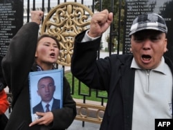 7 апреля 2010 года в Бишкеке.