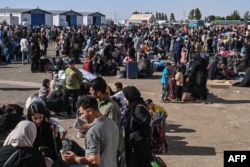 2025 йил 28 июнь куни Афғонистон ва Эрон ўртасидаги Исломқалъа чегара пунктида қайтиб келаётган афғонлар суратга олинди.