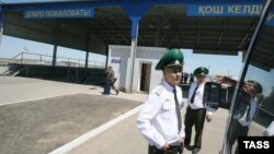  Some Russians who have decided to leave their country have been heading to Kazakhstan and other former Soviet republics. (file photo)