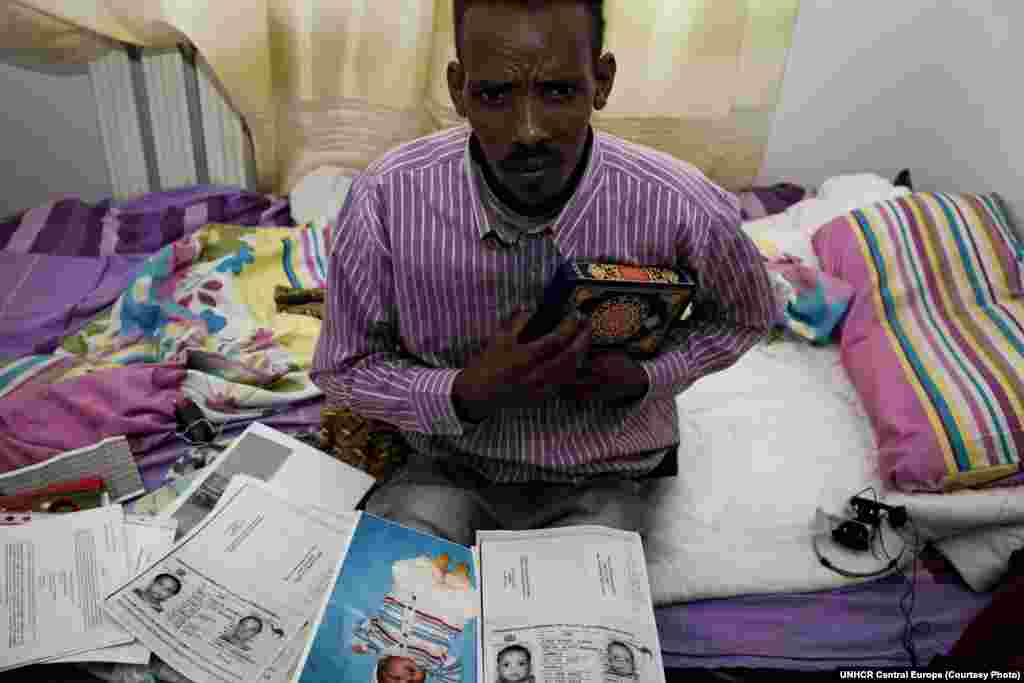 Махад Самолиден качып баратканда Куранды ала кеткен. Эми Курандын күчү менен үй бүлөсүн көрөм деген ишеними терең. 