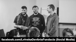 Активісти «Львівської освітньої фундації», Юрко Дідула крайній зліва. Фото з Facebook