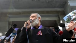 Armenia - Archbishop Bagrat Galstanian speaks during a protest outside prosecutors' headquarters in Yerevan, October 9, 2024.