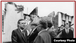 SSCB Nazirler Şurasınıñ reisi Nikolay Rıjkov Ferğana faciası yerlerinde