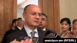 Министр обороны Армении Сейран Оганян (архив).