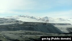 Кумтөр кенинен тартылган сүрөт. Иллюстрация үчун колдонулду. 