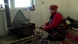 "Сегиз бала менен бир бөлмөдө  жашайбыз". Жөлөк пулга муктаж үй-бүлө 
