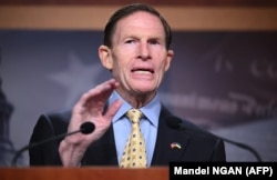 Сенатор США Річард Блюменталь розповідає про поїздку в Україну у Капітолії США. Вашингтон, 24 січня 2023 року