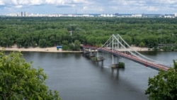 Пішохідний міст через Дніпро на Труханів острів