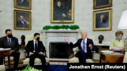 Президент США Джо Байден (п) і його український колега Володимир Зеленський, Вашингтон, 1 вересня 2021 року