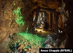 Участок заброшенной урановой шахты в Южной Богемии, где кристаллы отенита светятся в ультрафиолетовом свете