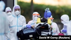 Транспортировка больного COVID-19. Чехия.
