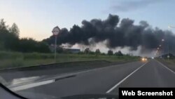 Дрон чабуулунан кийин чыккан өрттүн түтүнү. Чувашия, Орусия. 5-июль, 2025-жыл.