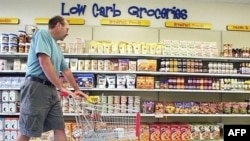 Чтобы удержать низкие цены на рис, торговые сети ограничили выдачу этого продукта в одни руки