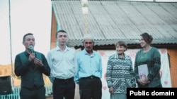 Умутбай Давлетбердин (по центру). Архивное фото.