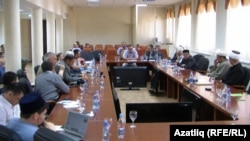 Түгәрәк өстәлдән күренеш. Казан, 16 май 2012