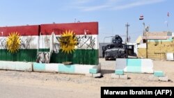 Курдские флаги, оскверненные иракскими войсками в городе Туз-Хурмату в провинции Киркук 