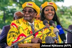 Робер и Грейс Мугабе незадолго до переворота. 8 ноября