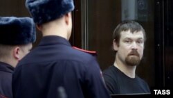 Леонид Развозжаев в Мосгорсуде, архивное фото