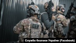 За даними відомства, поміж іншого, затримані облаштовували бойові позиції та фортифікаційні споруди