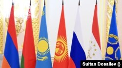 ЖККУга мүчө мамлекеттердин туулары. Москва. ЖККУ саммити. 2022-жыл.