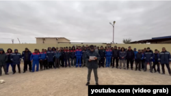 Рабочие компании Tenge Oil & Gas на кадре из видео с их обращением к властям