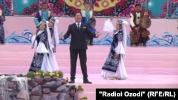 Мардон Мавлон на празднике Навруз в  Турсунзаде