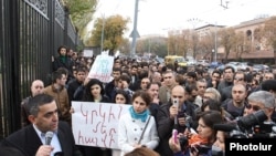 Акция протеста перед парламентом Армении (архив)