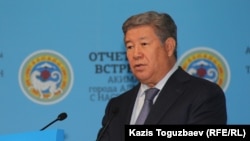 Аким Алматы Ахметжан Есимов на отчетной встрече с населением. Алматы, 19 февраля 2015 года.