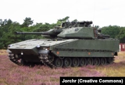 Бронетранспортер CV90, модификация в виде легкого танка со 120-миллииетровой пушкой