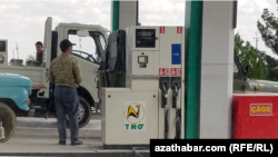 Ýangyç guýýan beket. Illýustrasiýa suraty