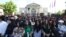 Armenia - Opposition supporters demonstrate outside the presidential palace in Yerevan, May 25, 2022.