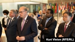 ԱՄՆ Կոնգրեսի պատվիրակությունը «Ազատություն» ռադիոկայանի Պրահայի կենտրոնակայանում, մայիս, 2022թ.