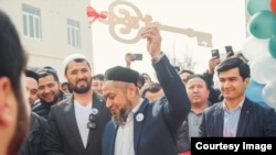 Фото с церемонии открытия фонда «Саховат». 