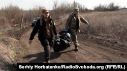 Пошуковці Асоціації «Плацдарм» ексгумували тіла двох військовослужбовців армії РФ біля Слов'янська, 23 березня 2025 року