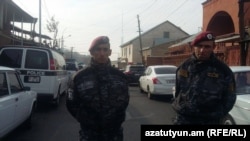 Իրավապահները Նորք-Մարաշում օպերատիվ գործողությունների ժամանակ: Երևան, 25-ը նոյեմբերի, 2015թ.