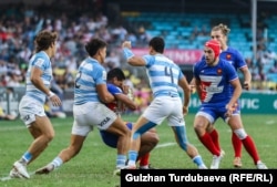 «Регби жети»​ мелдешинде Аргентинанын курама командасы күмүш табак кубогун уттту.